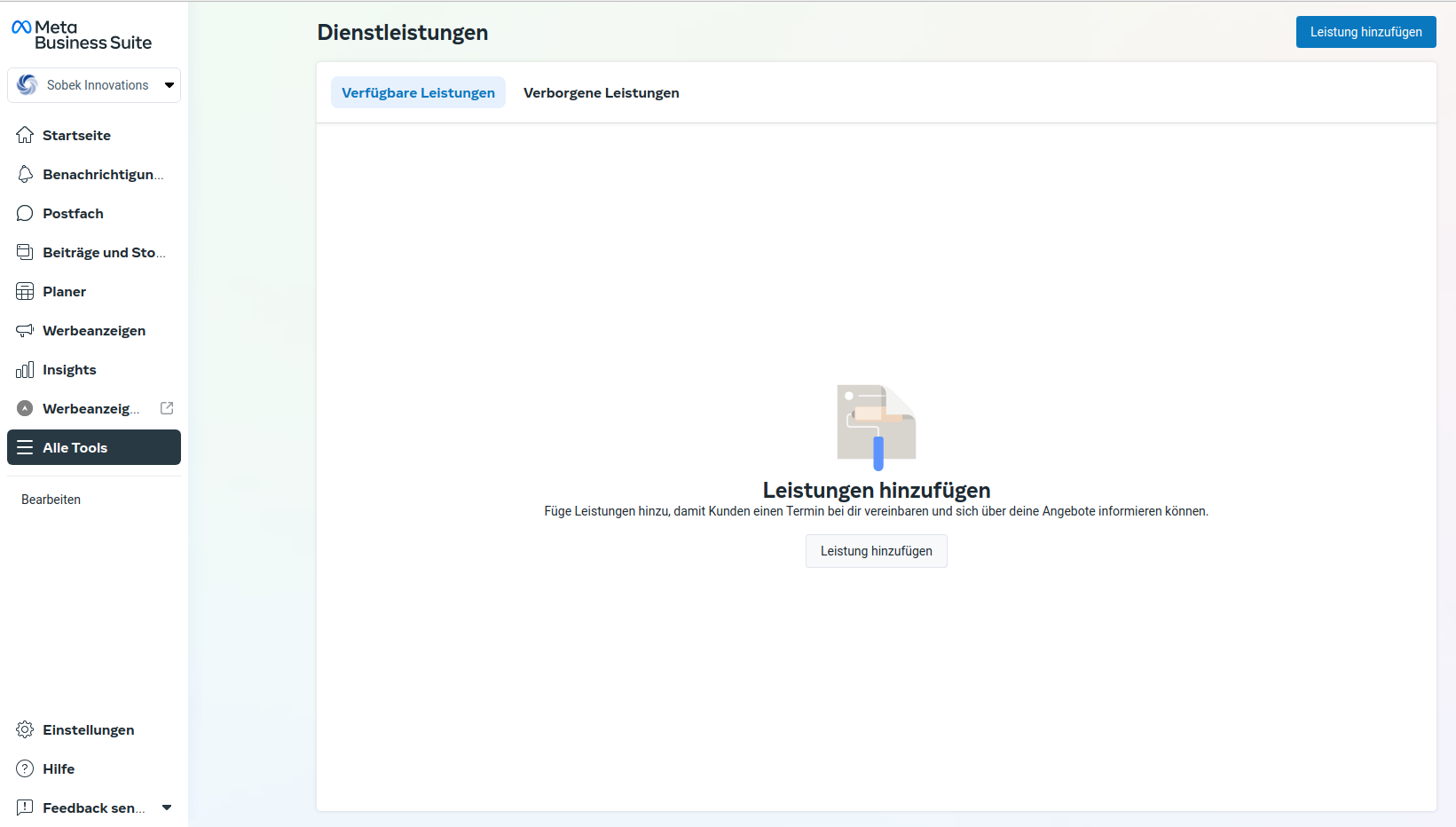 Bildschirmansicht einer Benutzeroberfl&auml;che mit einer linken Navigationsleiste und einem Hauptbereich, der Optionen f&uuml;r Verf&uuml;gbare Leistungen und Verborgene Leistungen anzeigt, sowie einen Button zum Hinzuf&uuml;gen von Leistungen.